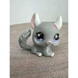Littlest Pet Shop LPS #495 Grey Chinchilla Purple Eyes Pink Flower 2007 Hasbro
